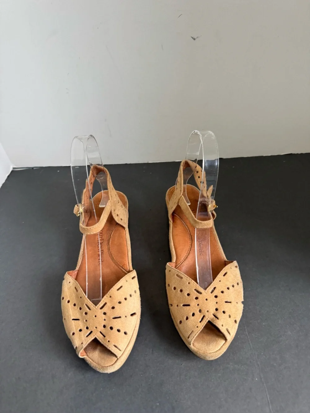 L'Amour Des Pieds Brenn wedge sandals featuring perforated suede. Size 6M